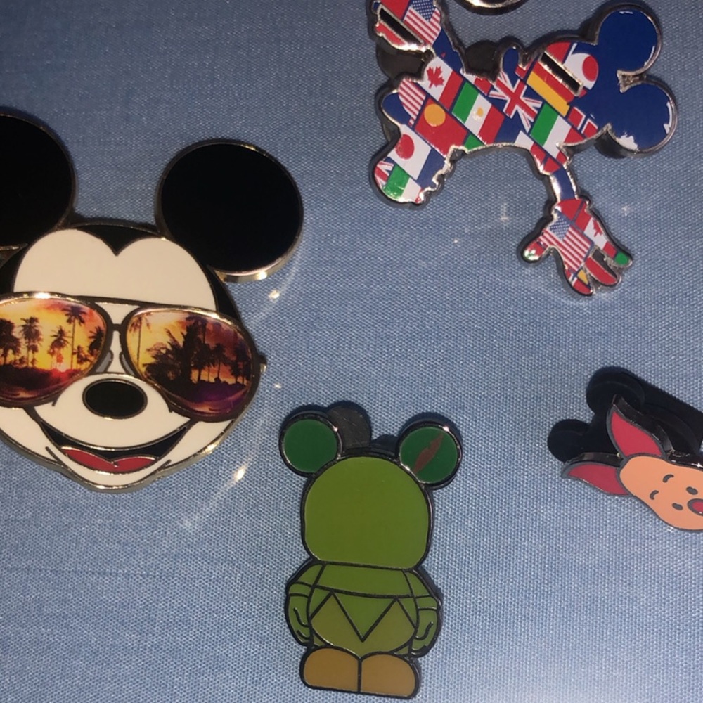 Bundle of 7 Disney pins